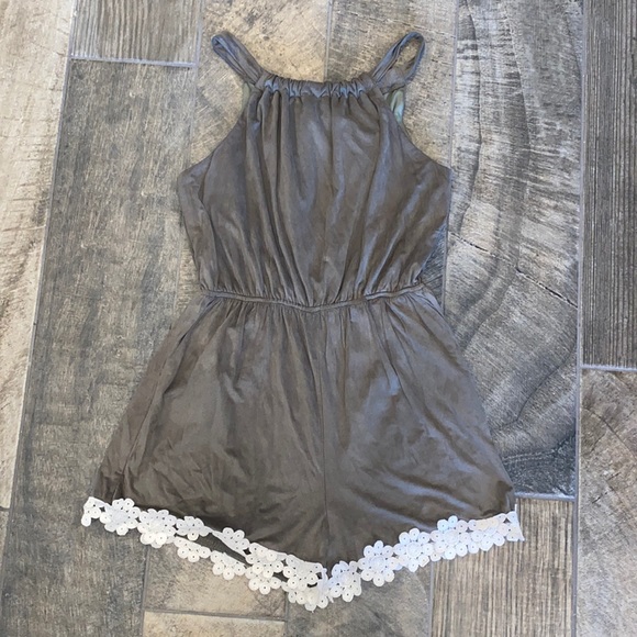 NWOT Altar’d State Green Crochet Flower Romper - Picture 3 of 10